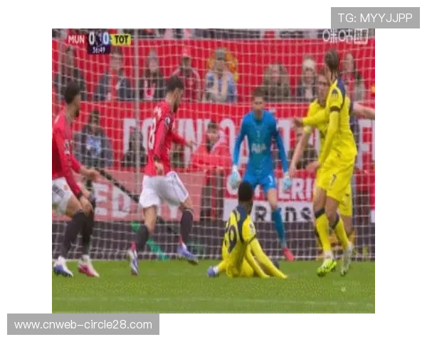 罗梅罗踩踏染红，热刺少一人作战败走老特拉福德