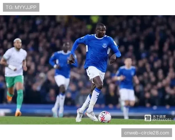 终场哨响：十人埃弗顿1-1战平莱斯特城，保级关键一分